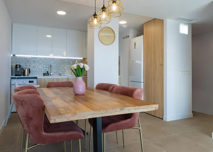 Sunrise Tower - Great Location - 5 Minutes Walk To The Sea Appartamento