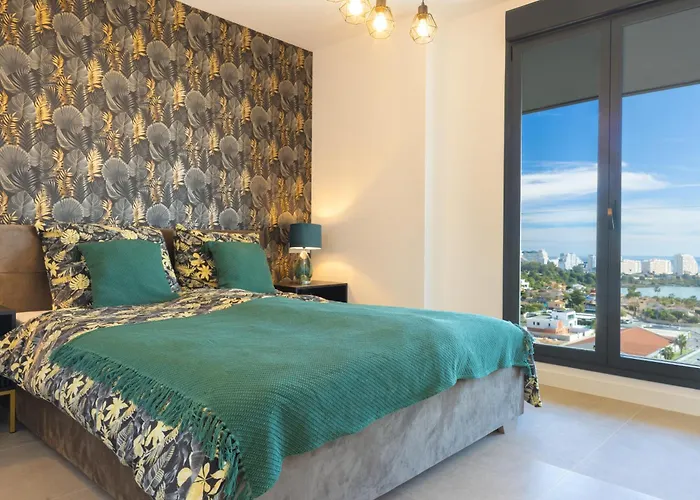 Sunrise Tower - Great Location - 5 Minutes Walk To The Sea Appartamento *